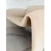 Fotel Noowczesny Spider w przestrzeni otwartej. Ekspozycja w salonie od Primavera Home.