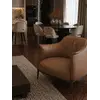 Caly zestaw z nowoczesnym wygodnym fotelem luksusowym do salonu z podnóżkiem MODERN w aranżacji od Primavera Home.