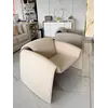 Fotel Noowczesny Spider w ujęciu z przodu. Ekspozycja w salonie od Primavera Home.