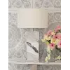 Klasyczna lampa stołowa, nowoczesna VERONICA w ekspozycji showroomowej. Piękne oświetlenie od Primavera Home.
