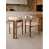Krzesło Designerskie Forest ukazane z boku, podkreślające jego proporcje. Detal wykończenia od Primavera Home.