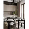Krzesło Designerskie Forest w ujęciu z przodu. Ekspozycja w salonie od Primavera Home.