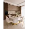 Krzesło Złote Beżowe LOUIS w stylowej aranżacji w salonie, nadające elegancji przestrzeni. Ekspozycja w salonie od Primavera Home.