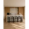 Nowoczesny hoker drewniany na ciemnym stelażu tapicerowany FOREST uchwycony z boku. Ekspozycja w salonie od Primavera Home.