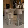 Nowoczesny hoker regulowany designerski skórzany MODERN w aranżacji nowoczesnego wnętrza. Meble na zamówienie od Primavera Home.