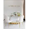 Stół glamour jako mebel wielofunkcyjny w jadalni. Detal wykończenia od Primavera Home.