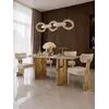 Stół glamour ROKSI elegancko wyeksponowany przy oknie, idealny do każdej jadalni, w ofercie primavera Home.