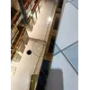 Stół glamour złoty ekskluzywny do jadalni, nowoczesny, czarny marmur LV COLLECTION OUTLET z tłem stylowych kreacji, tworząc spójną kompozycję.