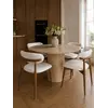 Designerskie Krzesło Drewniane Olivia – Nowoczesne w ciemnym wnętrzu. Meble na zamówienie od Primavera Home.
