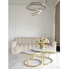 Sofa LONDON Beżowa z bliska, ukazująca szczegóły złotych nóg. Detal wykończenia od Primavera Home.