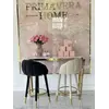 Hoker Glamour DIANA Beżowy Złoty w aranżacji przy stole. Elegancka ekspozycja w salonie od Primavera Home.