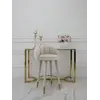 Hoker Glamour DIANA Beżowy Złoty w stylowej aranżacji w salonie. Meble na zamówienie od Primavera Home.