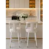 Hoker Glamour PALACE Beżowy Biały z bliska, ukazujący detal wykończenia. Aranżacja nowoczesnego wnętrza od Primavera Home.