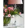 Widok na konsolę w stylu nowoczesnym glamour z białym marmurowym blatem srebrna ART DECO na ścieżce do domu. Oświetlenie na zamówienie od Primavera Home.