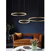 Aranżacja lampy glamour led okrągłej z połyskiem ring regulowana na stole w nowoczesnym wnętrzu. Ekspozycja w salonie od Primavera Home.