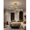 Lampa glamour led okrągła z połyskiem ring regulowana, nowoczesna, loft do salonu złota GALASSIA widoczna z boku. Ekspozycja w salonie od Primavera Home.