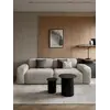 Luksusowa nowoczesna sofa rozkładana do salonu MODERNO z bliska, prezentująca szczegóły nóg mebla. Detal wykończenia od Primavera Home.