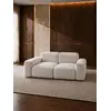 Luksusowa nowoczesna sofa rozkładana do salonu MODERNO widziana z perspektywy podłogi, akcentująca jej wysokość. Aranżacja nowoczesnego wnętrza od Primavera Home.