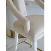 Detal nogi Hokera Glamour PALACE Beżowy Biały, ukazujący solidność konstrukcji. Meble na zamówienie od Primavera Home.