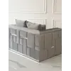 Nowoczesna sofa 2-osobowa szara srebrna EMPORIO w ujęciu z przodu. Oświetlenie na zamówienie od Primavera Home.
