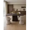 Nowoczesne Krzesło Obrotowe Dolce – Tapicerowane i Designerskie w aranżacji nowoczesnego salonu. Meble na zamówienie od Primavera Home.