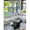 Perspektywa 3D pokazująca designerski narożnik modułowy boucle NICEA w przestronnej aranżacji. Primavera Home.
