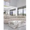 Perspektywa salonowa z designerskim narożnikiem modułowym boucle NICEA w eleganckiej aranżacji. Meble na zamówienie od Primavera Home.