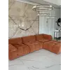 Ucha w zbliżeniu designerskiego narożnika modułowego boucle NICEA w eleganckim wykończeniu. Primavera Home.