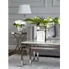 Stolik kawowy w stylu nowojorskim i glamour stal nierdzewna blat biały marmur OSKAR SILVER OUTLET 2 w ekspozycji w showroomie. Detal wykończenia od Primavera Home.