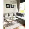 Stolik kawowy w stylu nowojorskim i glamour stal nierdzewna blat biały marmur OSKAR SILVER OUTLET 2 w jasnym wnętrzu. Aranżacja nowoczesnego wnętrza od Primavera Home.