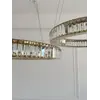 Elegancka konstrukcja Żyrandola Kryształowego Ring Złoty Eclipse w domowej aranżacji. Aranżacja nowoczesnego wnętrza od Primavera Home.
