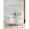 Żyrandol LILIBET L Złoty zawieszony nad wyspą kuchenną. Inspiracja do nowoczesnych kuchni od Primavera Home.