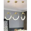 Detail szklany Żyrandola Kryształowego Złotego, podkreślający jego bogate wykończenie w ofercie Primavera Home.
