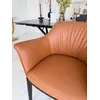 Perspektywiczne ujęcie krzesła drewnianego MODERN w minimalistycznej aranżacji. Ekskluzywna oferta od Primavera Home.