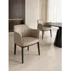 Zbliżenie na siedzisko krzesła MODERN. Stylowe detale utrwalone przez Primavera Home.