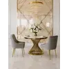 Aranżacja nowoczesnego wnętrza z designerskim krzesłem tapicerowanym, idealnym do eleganckiego salonu, od Primavera Home.