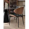 Widok z góry na designerskie krzesło, prezentujące jego proporcje i charakterystyczny design od Primavera Home.