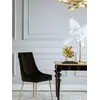 Widok na krzesło w kontekście zdjęcia, które podkreśla jego stylistykę od Primavera Home.