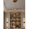 Ekspozycja w showroomie lampy glamour led GALASSIA okrągła z połyskiem ringi, regulowana, nowoczesna, loft do salonu złota OUTLET. Oświetlenie na zamówienie od Primavera Home.