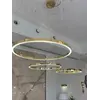 Lampa glamour led okrągła z połyskiem ring regulowana ukazana z boku, idealna do aranżacji nowoczesnego wnętrza od Primavera Home.
