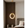 Lampa Wisząca Kryształowa Złota ICE XS w pięknej aranżacji sypialni, doskonały wybór od Primavera Home.