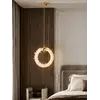 Lampa Wisząca Kryształowa Złota ICE XS w ekspozycji w salonie, podkreślająca styl wnętrza z oferty Primavera Home.