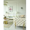 Luksusowa złota sofa pikowana DIVA GOLD w ujęciu 360 stopni, ukazująca wszystkie walory. Meble na zamówienie od Primavera Home.