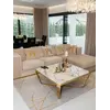 Narożnik beżowy welwetowy EMPORIO zestawiony z designerskimi dodatkami. Ekspozycja w salonie od Primavera Home.