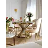 Stylowy kącik w salonie z Ekskluzywnym Okrągłym Stołem Antonio 130 cm od Primavera Home.
