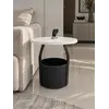 Stolik kawowy nowoczesny okrągły z ekosóry Tavolino w jasnym wnętrzu, idealne połączenie z meblami od Primavera Home.
