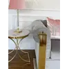 Widok z góry na stolik pomocniczy boczny w stylu glamour. Ekspozycja w salonie od Primavera Home.