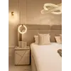 Lampa Wisząca Kryształowa Złota ICE XS w przytulnym saloniku, doskonale pasująca do całości od Primavera Home.