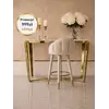 Hoker Glamour DIANA Beżowy Złoty w ujęciu z przodu. Ekspozycja w salonie z meblami na zamówienie od Primavera Home.