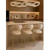 NOWOŚCI -- Hoker w stylu włoskim beżowy złoty nowoczesny desing JULIA z widokiem na wysokość siedziska. Ekspozycja w salonie od Primavera Home.